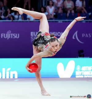 aa q sostakaite fausta ltu ph simone ferraro sfa05815 copia